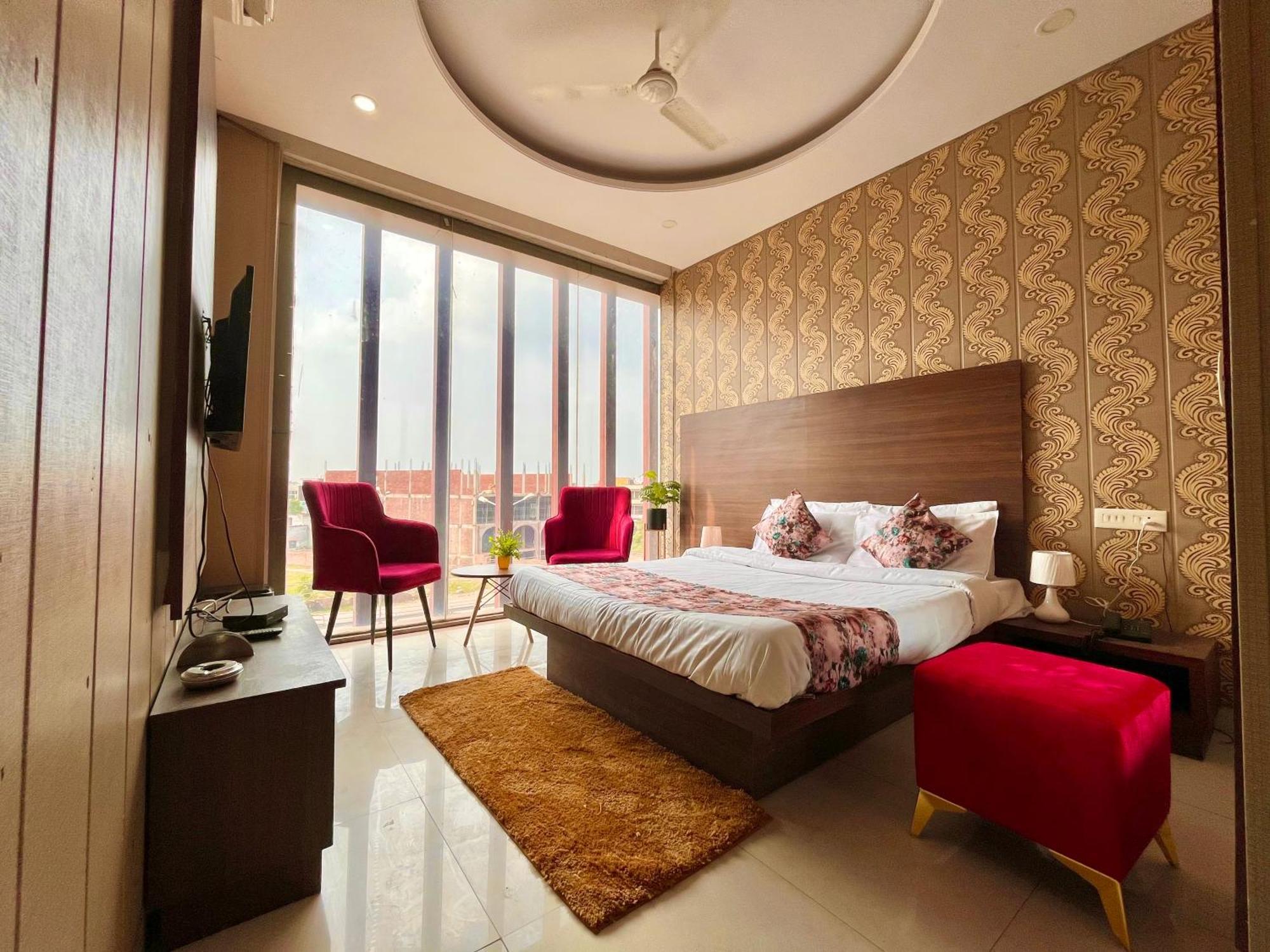 Hotel The Pearl Grand - Top Rated ! Most Awarded ! Parking ! Lift ! Luxury Rooms ! Best Selling Zirakpur Exterior foto