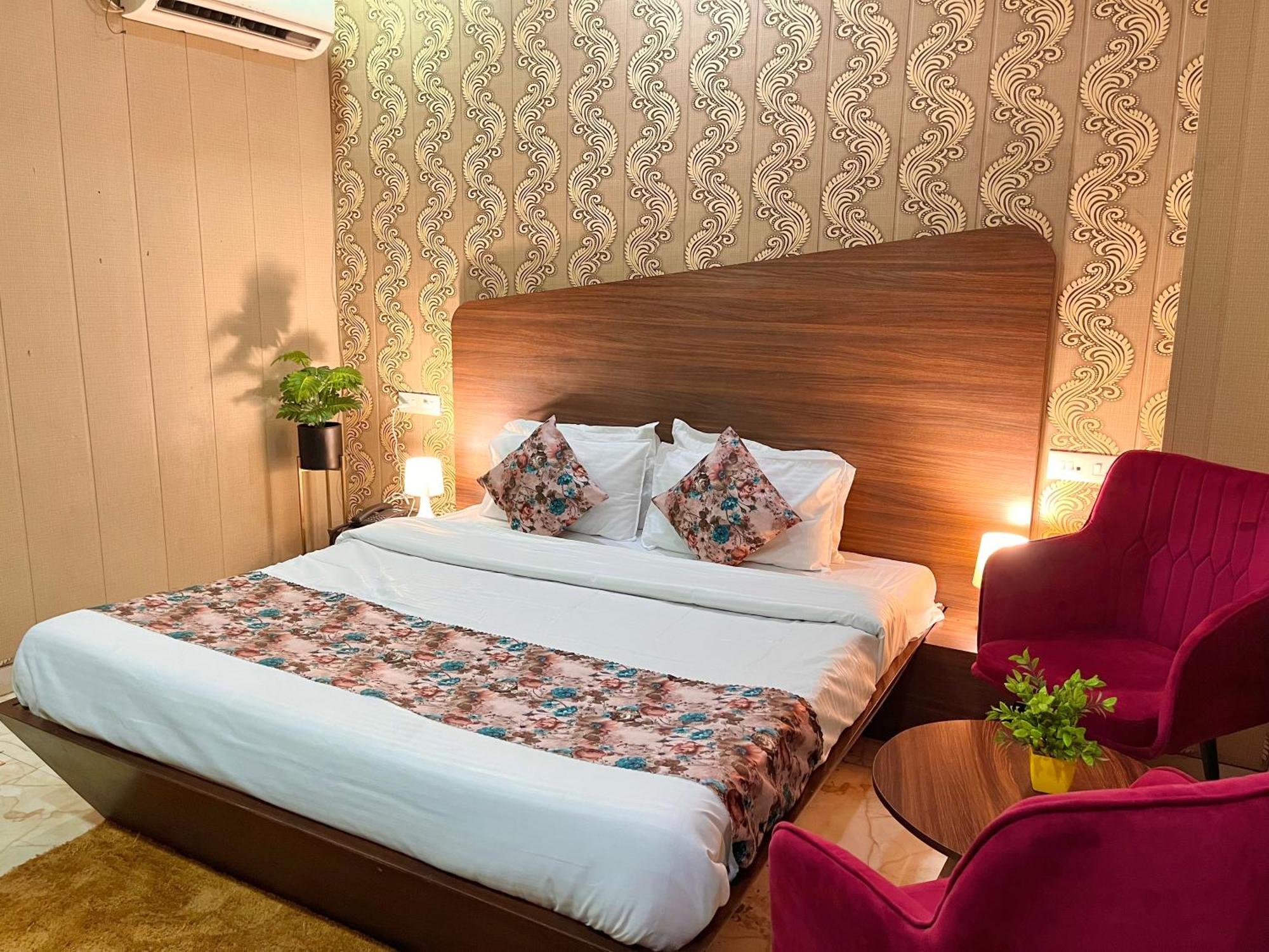 Hotel The Pearl Grand - Top Rated ! Most Awarded ! Parking ! Lift ! Luxury Rooms ! Best Selling Zirakpur Exterior foto