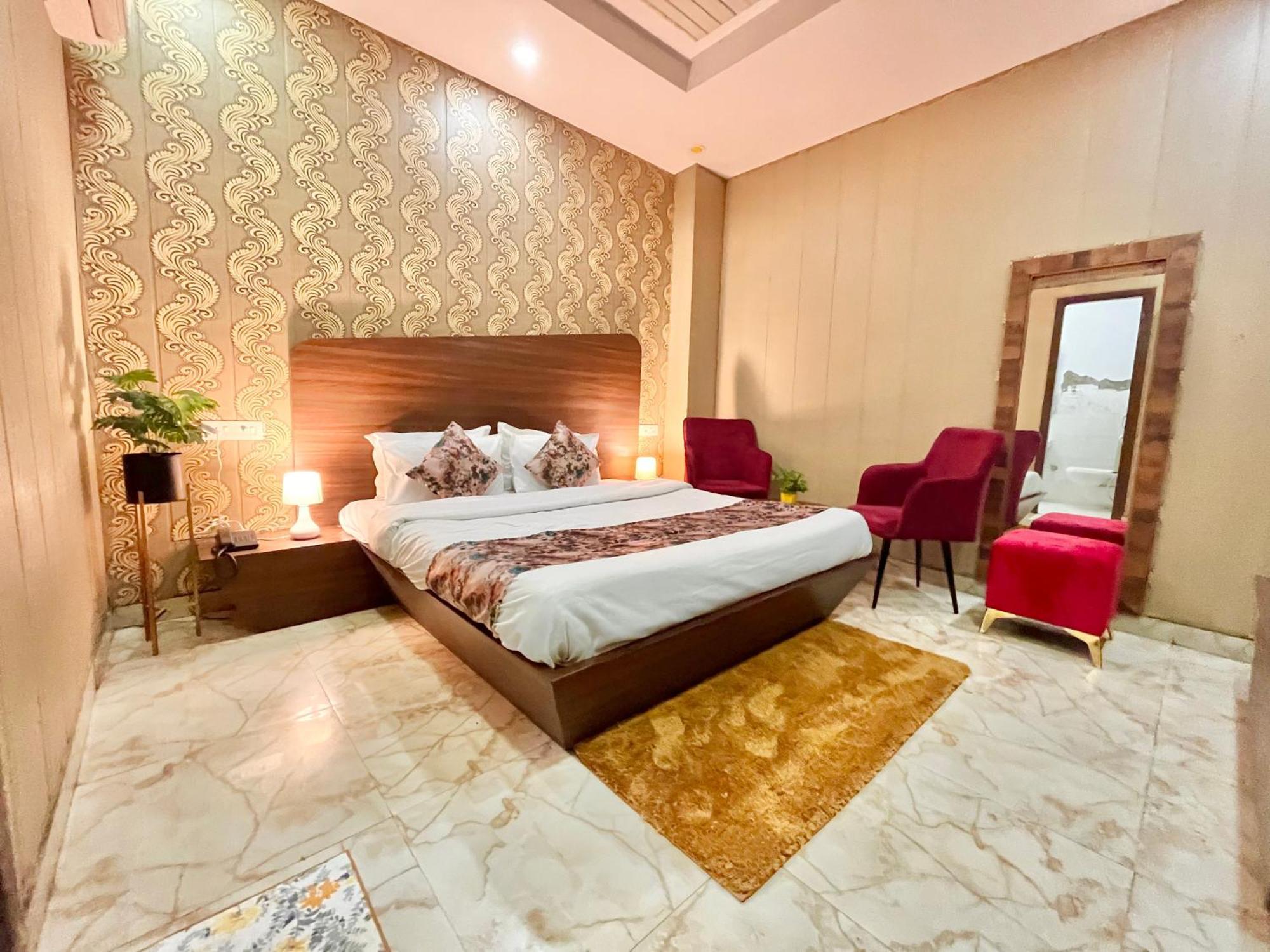 Hotel The Pearl Grand - Top Rated ! Most Awarded ! Parking ! Lift ! Luxury Rooms ! Best Selling Zirakpur Exterior foto