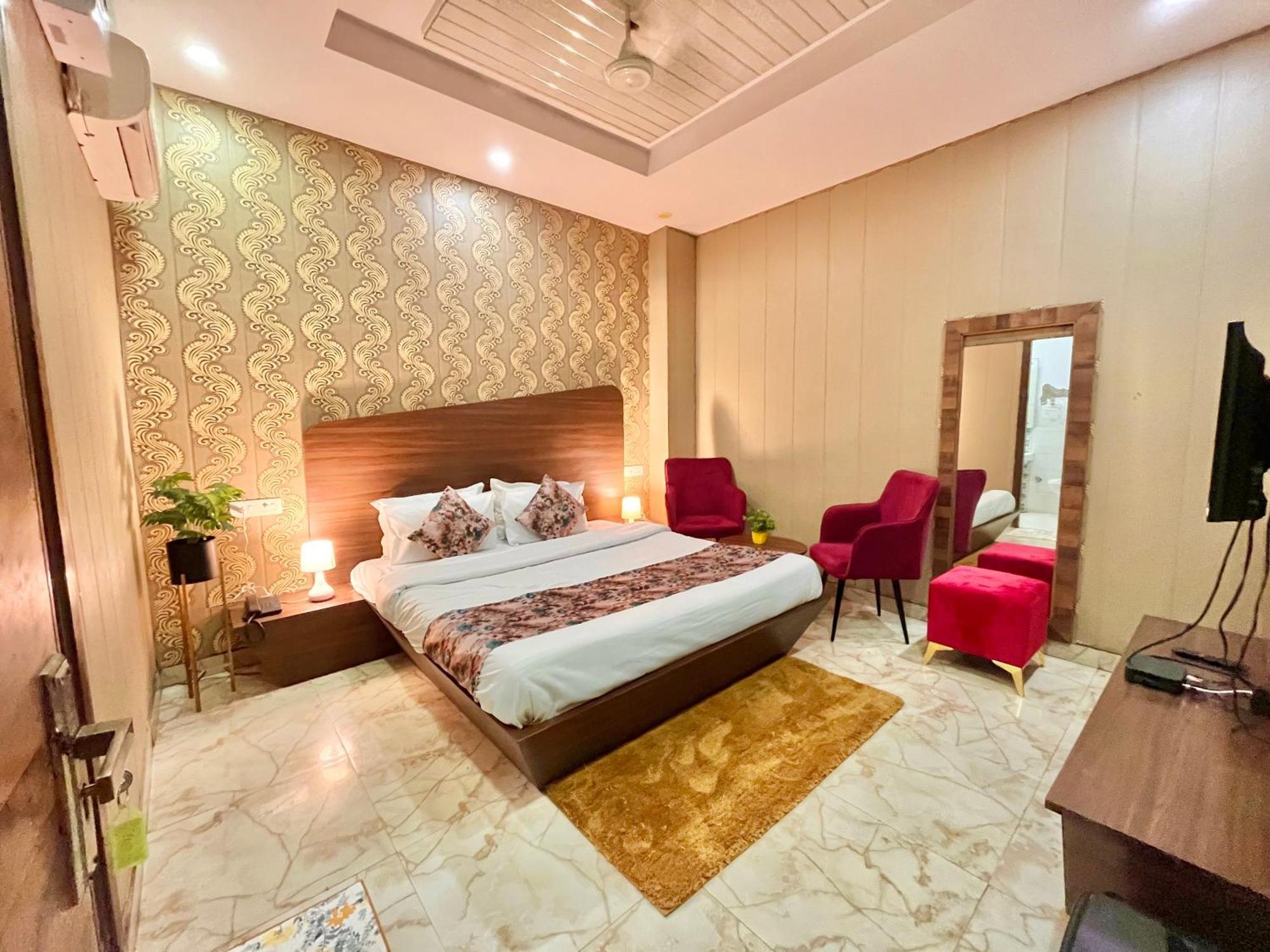 Hotel The Pearl Grand - Top Rated ! Most Awarded ! Parking ! Lift ! Luxury Rooms ! Best Selling Zirakpur Exterior foto
