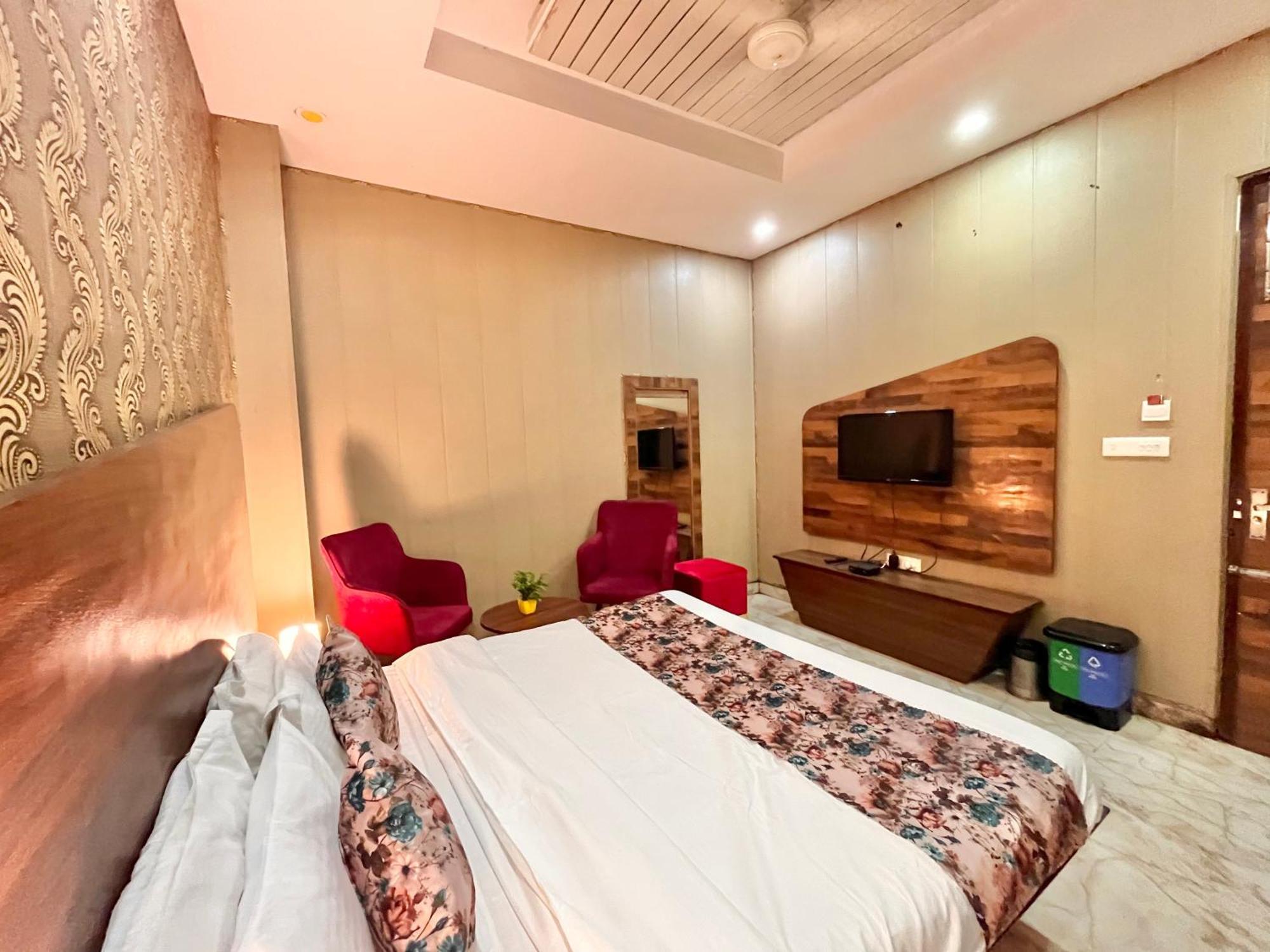 Hotel The Pearl Grand - Top Rated ! Most Awarded ! Parking ! Lift ! Luxury Rooms ! Best Selling Zirakpur Exterior foto